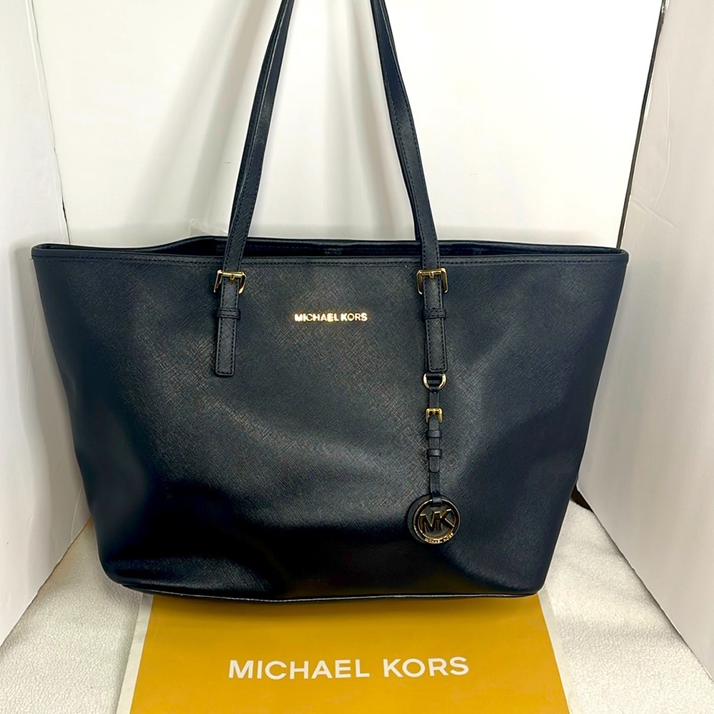 ‼️Preloved Michael Kors Jet Set Travel Saffiano Leather Tote Bag — Authentic‼️